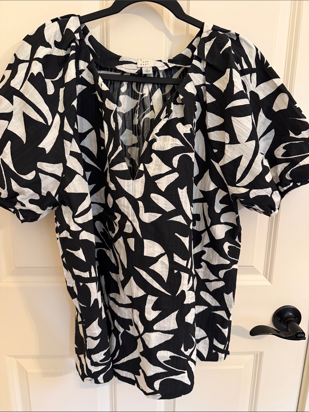 a new day Black & White Abstract Puff-Sleeve Tunic